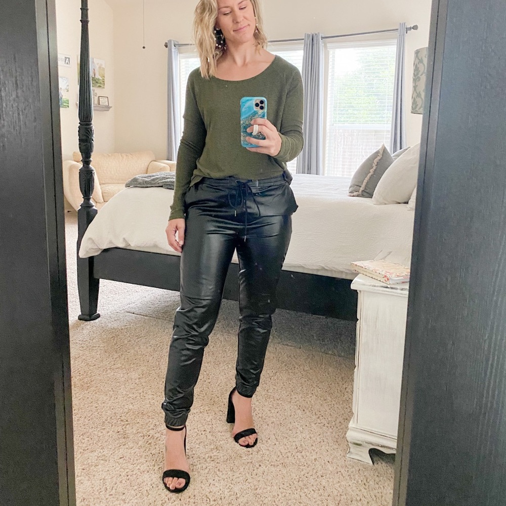 🛑 SOLD Old Navy Luxe Long Sleeve T Size M